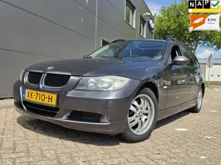 BMW 3 Serie Touring 320i Business Line Automaat Navi/Pano ✅