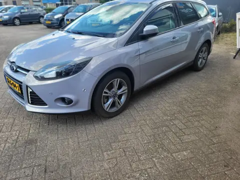 Ford FOCUS Wagon 1.0i "Titanium" 125 Pk LED - Xenon - Navi !!!