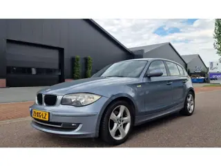BMW 1-serie 118i High Executive NAVI PSENSOR LEDER CRUISE TREKHAAK 2 X SLEUTELS