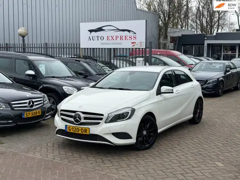 Mercedes-Benz A-klasse 180 Prestige Aut/Navi/Cruise/Xzenon/Leer/lichtmetalen velgen/Nieuw Apk/2 sleu