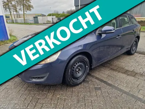 Volvo V60 1.6 D2 Momentum, SCHADE, Apk, Nap, Inruil mogelijk.