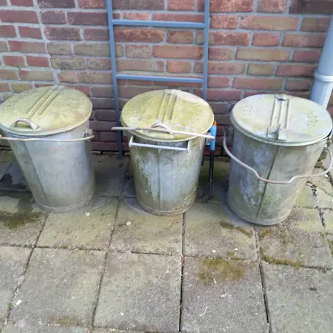 vuilnis emmer , zink - leuk als decoratie, plantenbak
