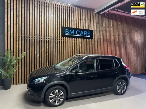 Peugeot 2008 1.2 PureTech Allure Clima,Navi,Panodak