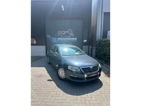 Volkswagen Passat 2.0 FSI Airco - Navi - Cruise
