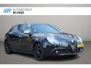 Alfa Romeo Giulietta 1.4 T 170pk Aut. Exclusive | Leer | Navi | Trekhaak | Xenon | PDC