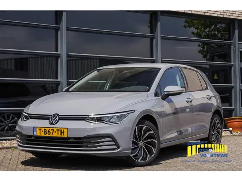 Volkswagen Golf 1.0 eTSI Aut. Life Digi.dashb.|LED|4-nw All-seas.band.