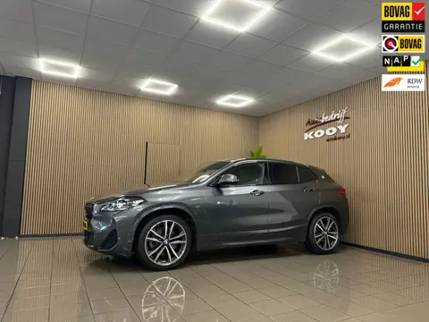 BMW X2 SDrive20i High Executive M-Sport * Automaat / Leder / HUD / 19" LM Velgen / Camera / NL Auto 