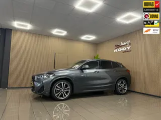 BMW X2 SDrive20i High Executive M-Sport * Automaat / Leder / HUD / 19" LM Velgen / Camera / NL Auto 