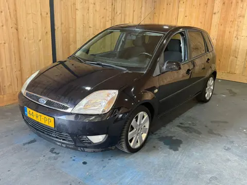 Ford Fiesta 1.3 Futura 2005 Zwart 5-Deurs Airco