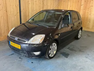 Ford Fiesta 1.3 Futura 2005 Zwart 5-Deurs Airco
