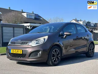 Kia Rio 1.2 CVVT Super Pack Cruise*Airco*Trekhaak*NAP*LM velgen*Parkeersensoren*Dealer onderhouden*