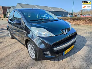 Peugeot 107 1.0-12V Urban Move ( Airco en 5-deurs)