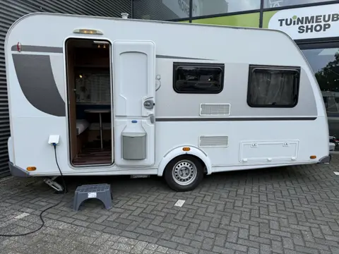Knaus Sport 420 QD VASTBED TREINZIT VOORTENT