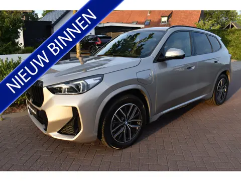 BMW X1 xDrive30e M-SPORT, PANO TREKHAAK (bj 2024)