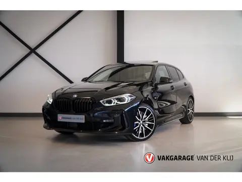 BMW 1-serie 118i M-Sport | Panorama | M-Seats | Sportrem | Camera | HiFi | Stoelverwarming |