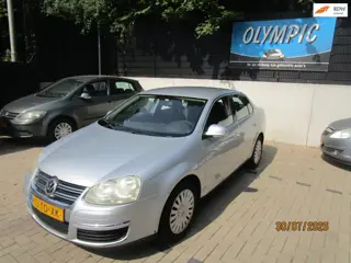 Volkswagen Jetta 1.6 FSI Comfortline +Airco +Nieuwe Apk
