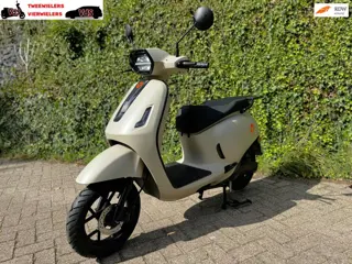 Yadea Owin 25-45km Electrische Scooter NIEUW STIJLVOL BETAAL