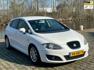 Seat Leon 1.2 TSI Ecomotive Businessline COPA 2e eigenaar dealer onderhouden Zeer netjes navigatie c