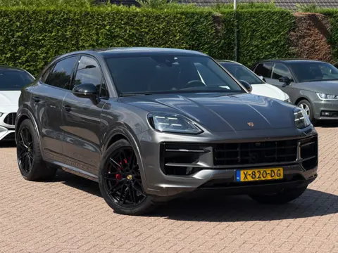 Porsche Cayenne Coupé 3.0 E-Hybrid / SOH 91,4% / Trekhaak / Panoramadak / 360Camera / Head-up / Pass