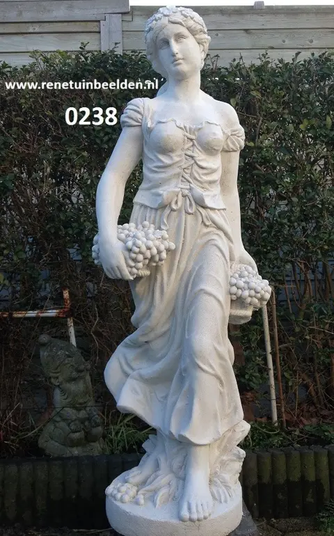 Vrouw met druivenmand. nr 0238.