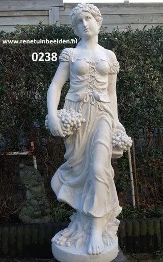 Vrouw met druivenmand. nr 0238.
