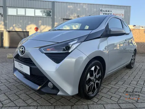 Toyota Aygo 1.0 VVT-i x-play limited | Apple Carplay | Achteruitrij Camera | Dealeronderhouden | VER