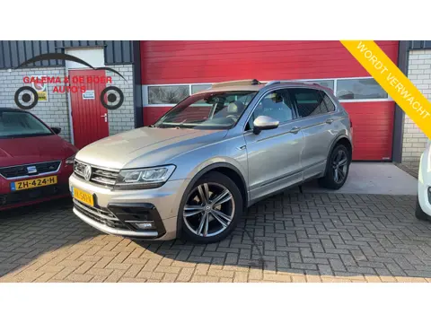Volkswagen Tiguan 1.4 TSI Comfortline Business R R-LINE / PANORAMADAK / FULL LED / CARPLAY / NAVI / 