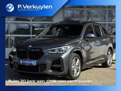 BMW X1 xDrive25e High Executive M SPORT | PANORAMA | TREKHAAK | DRIVING ASS. PLUS | LEDER | KEYLESS 