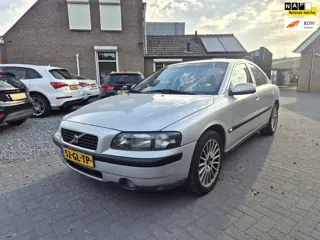 Volvo S60 2.4 Edition Airco Cruise Leer 17 Inch Loop en /of sloop ( AUTO HOUD IN MET OPTREKKEN )
