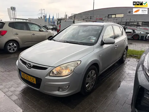 Hyundai I30 € 1850,- 1.6i Dynamic Aircondition EXPORT/HANDEL