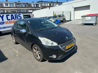 Peugeot 208 1.4 VTi Allure Schade
