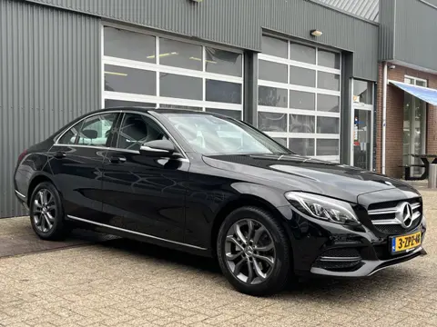 Mercedes-Benz C-Klasse 180 Airco Cruise controle Elektrische voorstoelen Telefoonverbinding Navigati