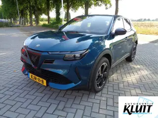Alfa Romeo Junior Elettrica 54 kWh  kleur Blue Navagli