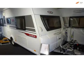 LMC MUN MUSICA 470 E 2013 ENKELE BEDDEN Dinette Mover THULE luifel TOP