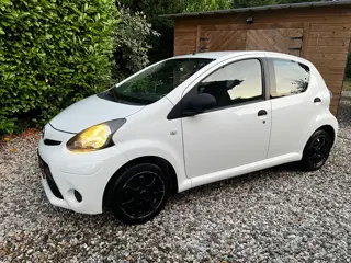 Toyota Aygo RIJKAAR/APK/HISTORY/BEURT/NAP/AIRCO/5drs//DIREKT MEE