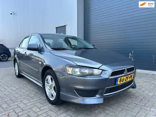 Mitsubishi Lancer Sports Sedan 1.5i Invite AIRCO