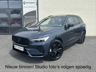 Volvo XC60 2.0 T8 Plug-in hybrid AWD Plus Black Edition Facelift | Zwenkbare trekhaak | Panorama dak