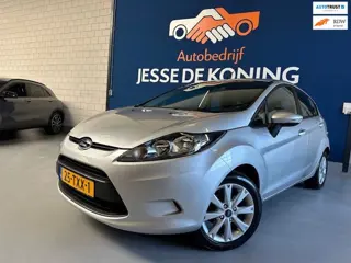 Ford Fiesta 1.25 Champion / NAP met 111096 km./ APK 02/2027 / Airco / Stereo / 5 Deurs / 4 Nieuwe Ba