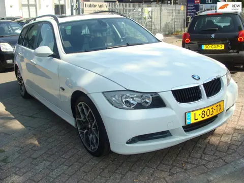 BMW 3-serie Touring 318i exe pano elek pak nap apk