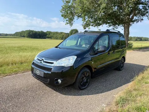 Citroen Berlingo 1.6 VTi 120 Multispace PANO / CRUISECONTROL /TREKHAAK / PARKEERSENSOREN / NIEUWE AP