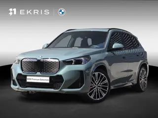 BMW iX1 eDrive20 | M Sportpakket Pro | Panodak | Head-Up | Trekhaak | Driving Assistant Prof. | Elek