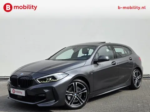 BMW 1-serie 118i High Executive M-sport 140pk! Automaat | Panorama dak | Achteruitrijcamera | Apple 