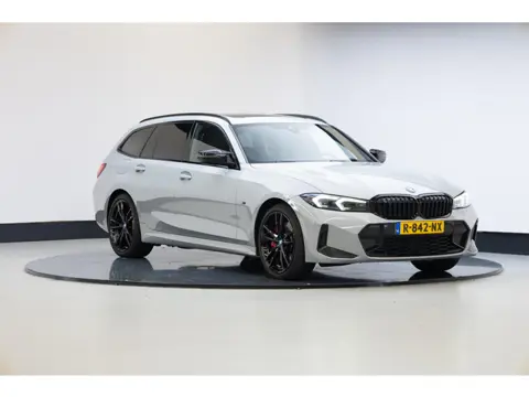 BMW 3-serie Touring 330e | M-Sport | Panoramadak | Innovation Pack | Trekhaak |