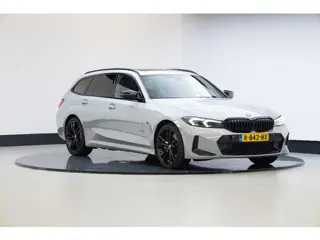 BMW 3-serie Touring 330e | M-Sport | Panoramadak | Innovation Pack | Trekhaak |