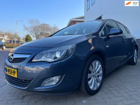 Opel Astra 1.6 Sport/Navi/Xenon/Trekhaak/PDC/Cruise-c/Climate-c