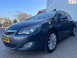 Opel Astra 1.6 Sport/Navi/Xenon/Trekhaak/PDC/Cruise-c/Climate-c