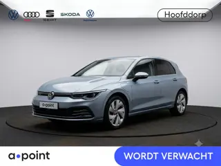 Volkswagen Golf 1.5 eHybrid Style Edition 204 pk Automaat (DSG) | Navigatie via App | Parkeersensore