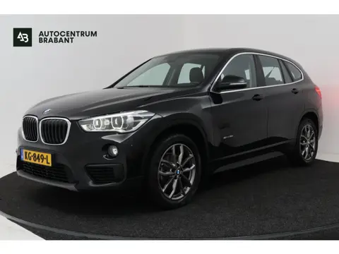 BMW X1 SDrive18i Centennial Executive (CAMERA, NAVIGATIE, HEAD-UP DISPLAY, DEALER ONDERHOUDEN)