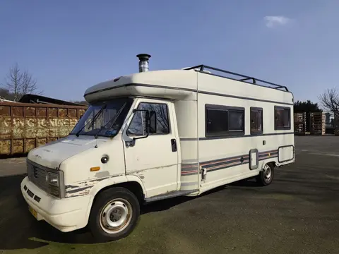 Peugeot 280C CAMPER / MOTORISCH GOED / VOOR ONDERDELEN /