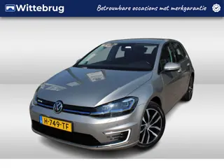Volkswagen e-Golf E-DITION / Navigatie / LM 17 inch / LED / Parkeersensoren / Warmtepomp / Digital c